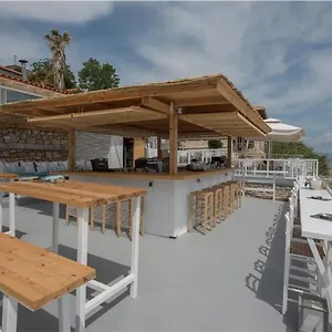 Hotel White, Afytos